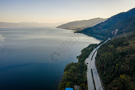 创意航拍云南抚仙湖沿湖公路背景