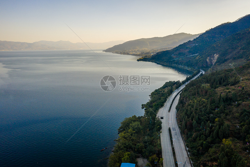 云南抚仙湖沿湖公路图片