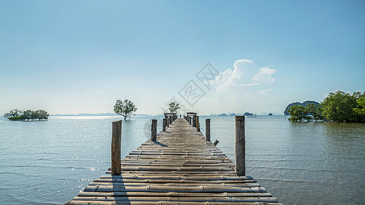 泰国甲米大海木栈道栈桥背景图片
