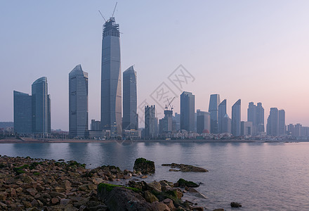 青岛第三海水浴场城市风光清晨图片