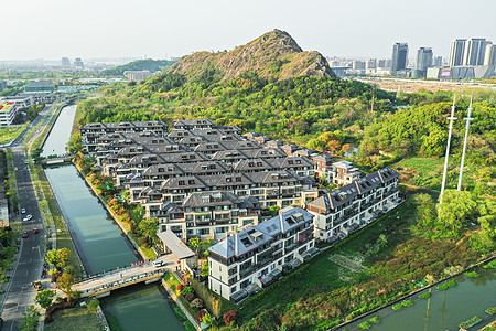 小区停车山上的别墅建筑背景