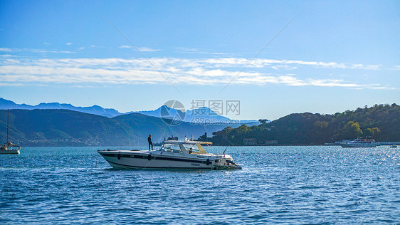 海上游艇图片