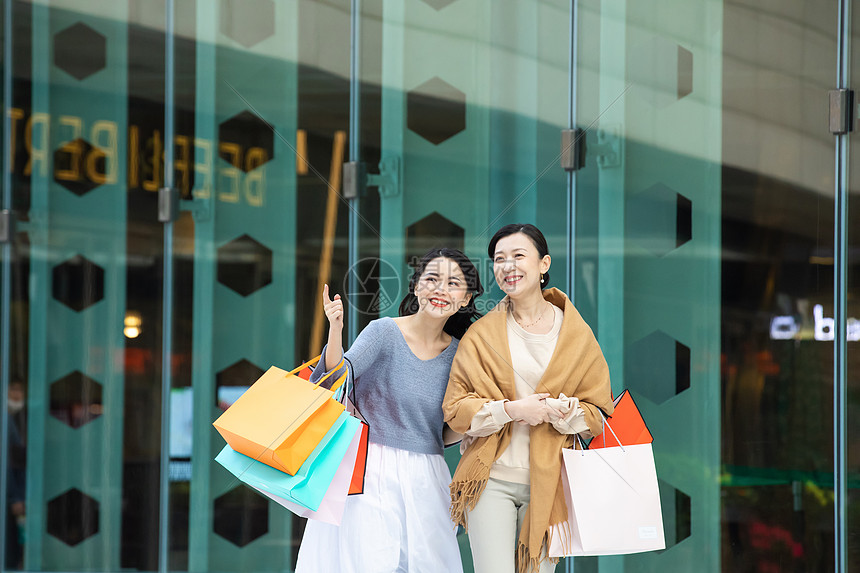 母女逛街购物图片