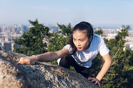 山顶攀岩美女背景图片