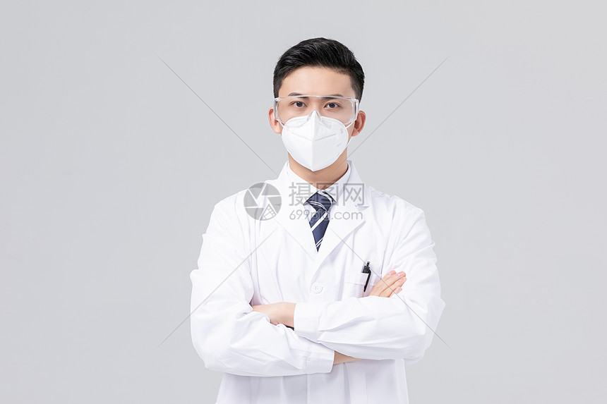 佩戴口罩与护目镜的男医生形象