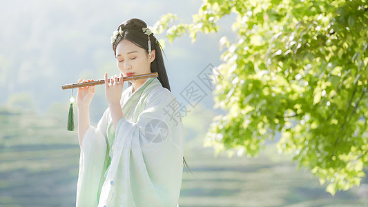 古风汉服美女汉服古装美女吹竹笛短笛背景