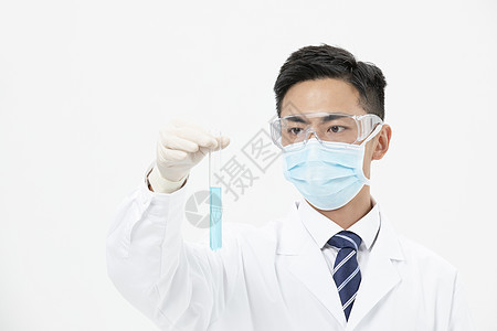 男性医生研发化学药剂图片