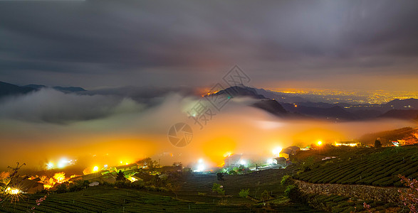 云雾缭绕的山云雾缭绕风光背景