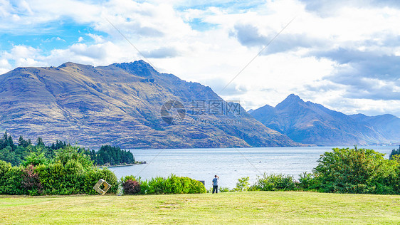 新西兰瓦卡蒂普湖边风光图片
