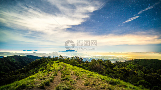 印尼布罗莫火山星空夜景图片