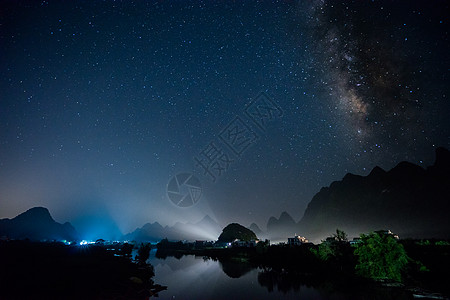 星空物语广西桂林山水夜晚星空背景