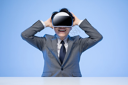 科技生活展板商务男士体验VR眼镜背景