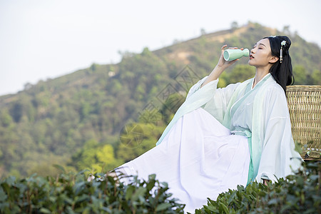 采茶汉服古装美女坐在茶园中饮茶背景