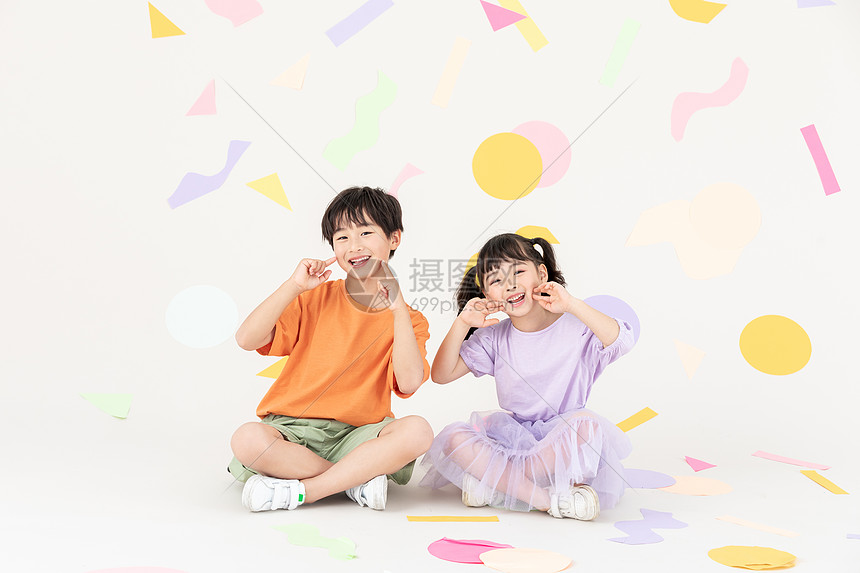 小朋友童年相伴快乐成长