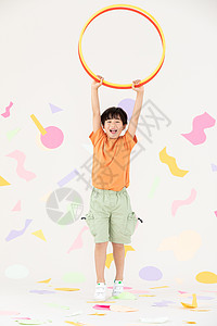 玩耍的小孩男孩手拿呼啦圈背景