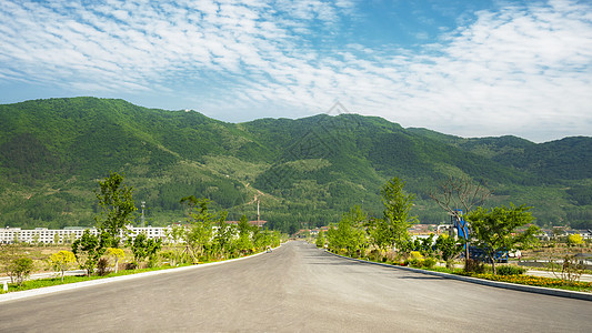 东北旅游山丘道路高清图片