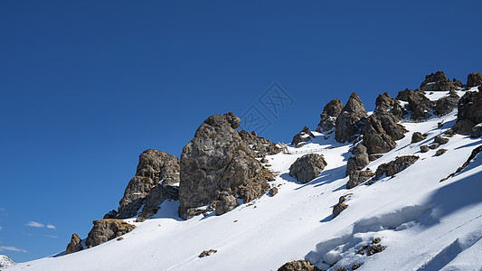 新疆天山山脉雪山图片