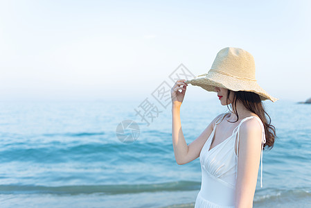 海水背景海边唯美戴草帽的女生背景