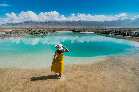 旅游自拍翡翠湖打卡自拍背景