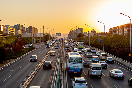 北京莲石路晚高峰潮汐车道背景图片