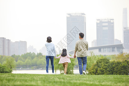 亲子户外一家人户外郊游背景背景