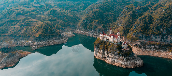 山上城堡贵州兴义万峰湖航拍拍摄城堡背景