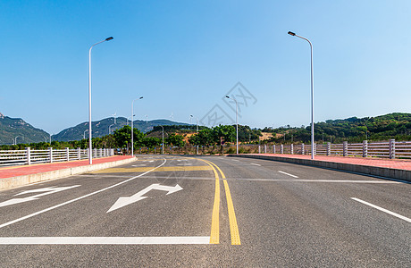 蓝天公路空旷的道路背景