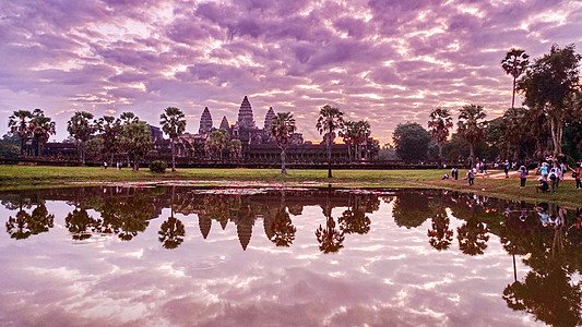 柬埔寨风光柬埔寨暹粒吴哥窟的小吴哥城日出背景