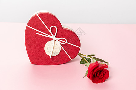 玫瑰花与礼物盒静物背景图片