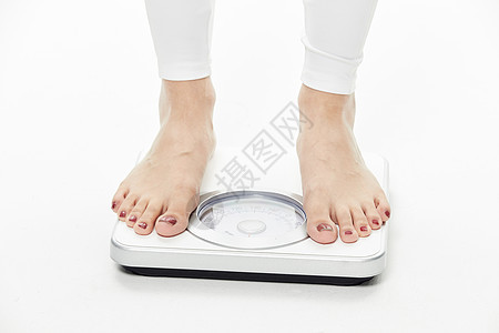 女性测体重特写图片