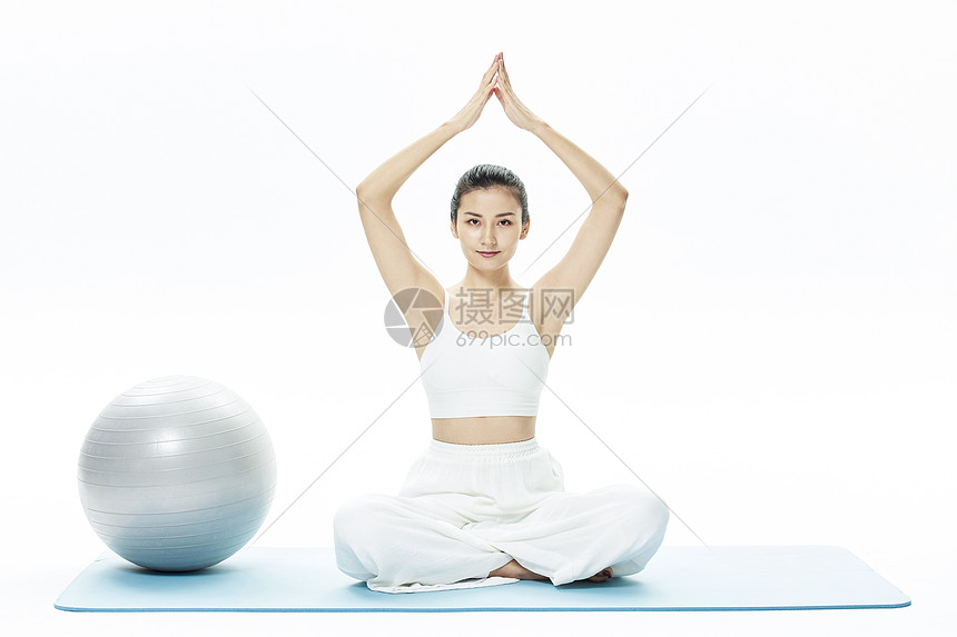 女性瑜伽打坐图片
