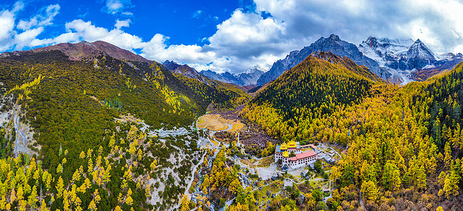 稻城亚丁风景区寺庙建筑航拍图片