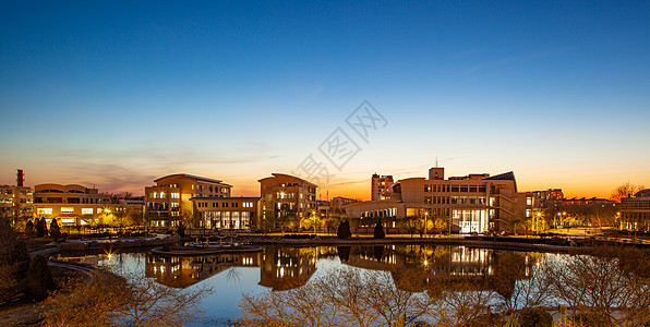 校园夜景中国民航大学千禧湖夜景背景