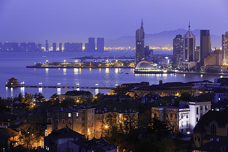 青岛老城区青岛信号山俯瞰城市夜景背景