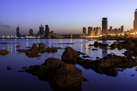 青岛老城区栈桥夜景背景图片