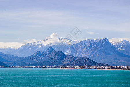 土耳其安塔利亚的山和海背景