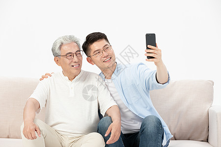 中老年父子沙发上自拍高清图片