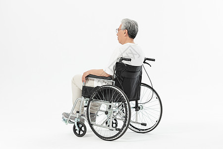坐轮椅的老人图片