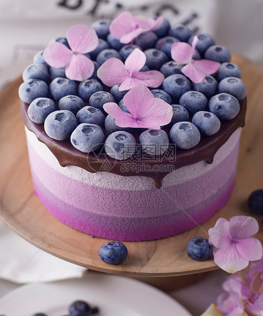 巧克力蓝莓蛋糕图片