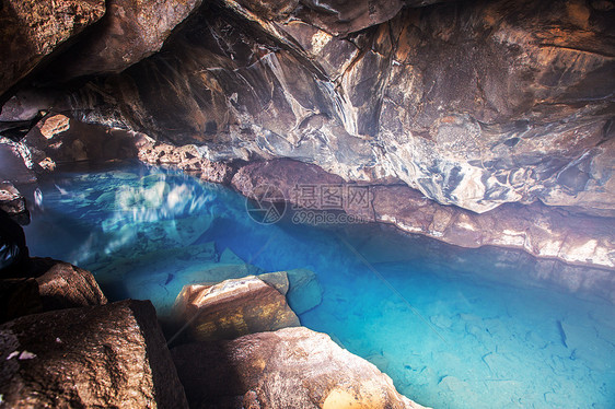 冰岛蓝湖温泉的自然美景图片