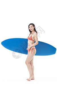 青年泳装美女玩冲浪板图片