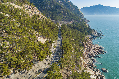 公路海边航拍青岛崂山5A级国家风景名胜区背景