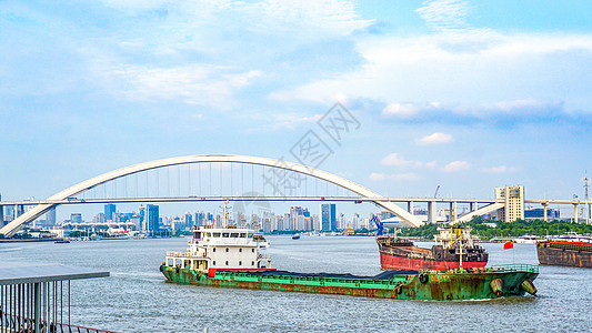 黄浦江货运船图片