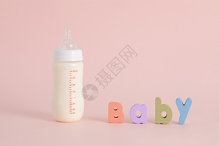 新生儿奶瓶粉红色奶瓶高清图片