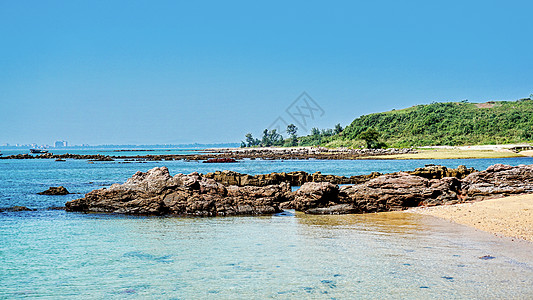 海上捕捞广西北海防城港怪石滩海上赤壁背景