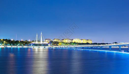 苏州金水湾大桥夜景灯光秀高清图片