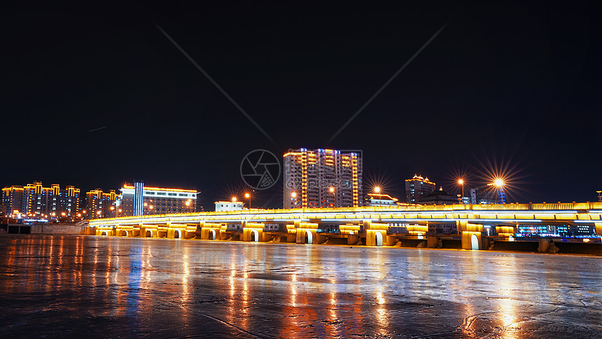 冬季延吉布尔哈通河夜景图片