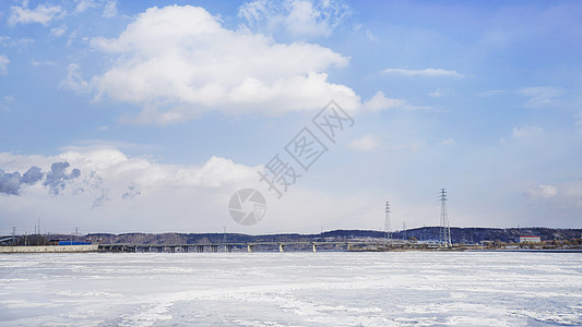 冬季黑龙江省牡丹江上的跨江桥梁图片