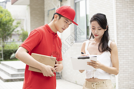 女性查收快递签收确认单背景图片