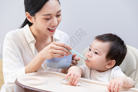 妈妈的味道妈妈喂小宝宝吃辅食背景